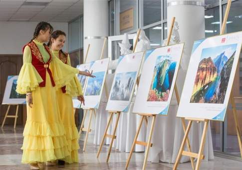 В Национальной библиотеке Казахстана проходит выставка «Знакомство с Чунцином-2018»